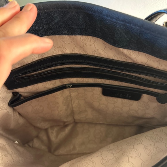 Michael Kors and Matching Wallet Set Tote - Picture 4 of 12